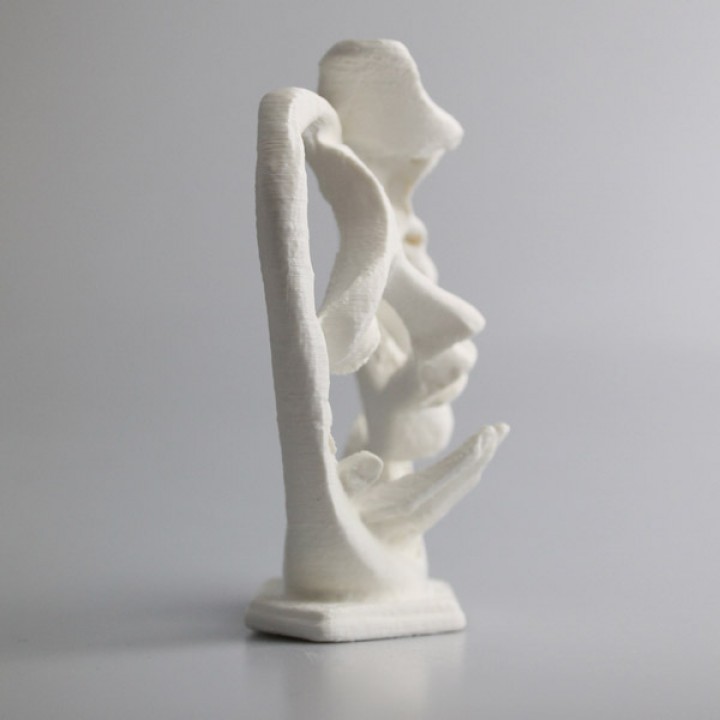 Sculpture of two lovers image