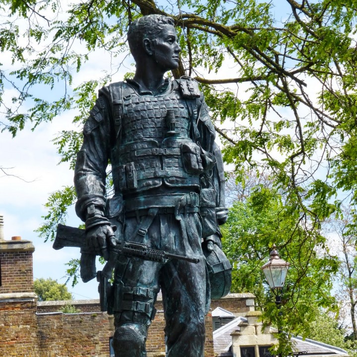 Statue for the Irish Guardsmen Soldiers in Windsor, United Kingdom image