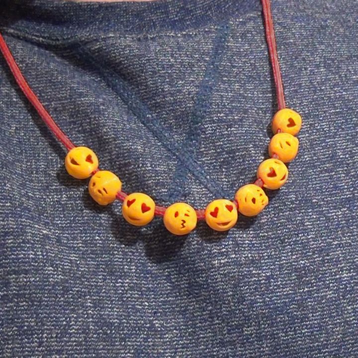 Emoji_love_kiss_necklace_Beads image
