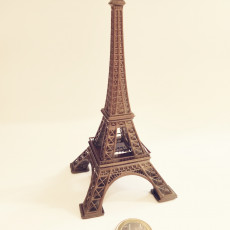 Picture of print of eiffel tower