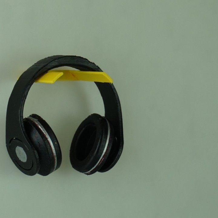 Headphone stand by Teodor Petev for Linus media graup's design contest image