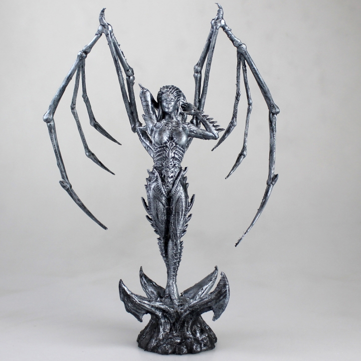 Starcraft KERRIGAN statue image