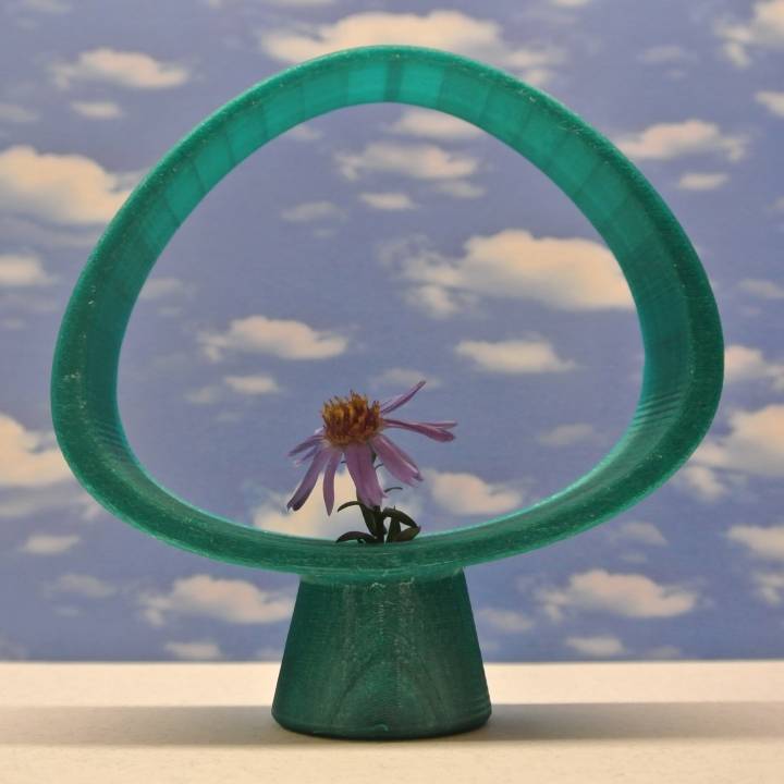 LOOP Vase by Jaya Varmn image