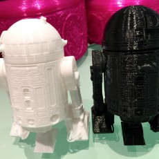 Picture of print of R2D2 Salt and pepper shaker