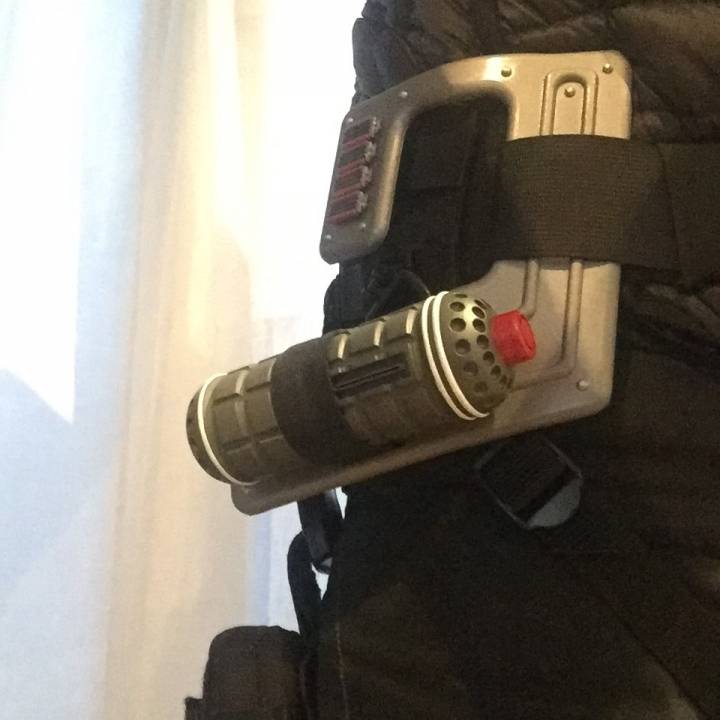 Destiny Hunter Grenade and grenade holder image