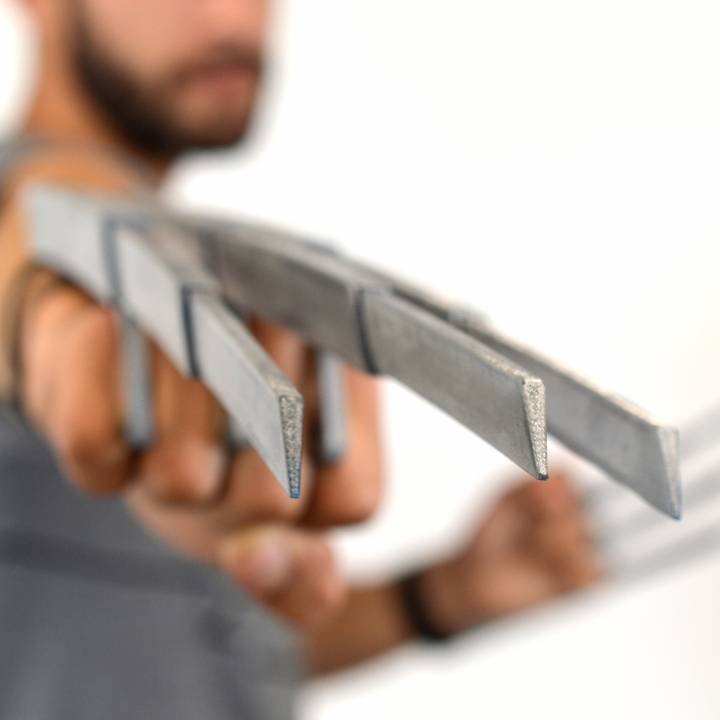 Telescopic Wolverine Claws in Single print image