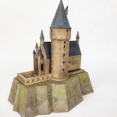 Picture of print of Hogwarts Castle lamp