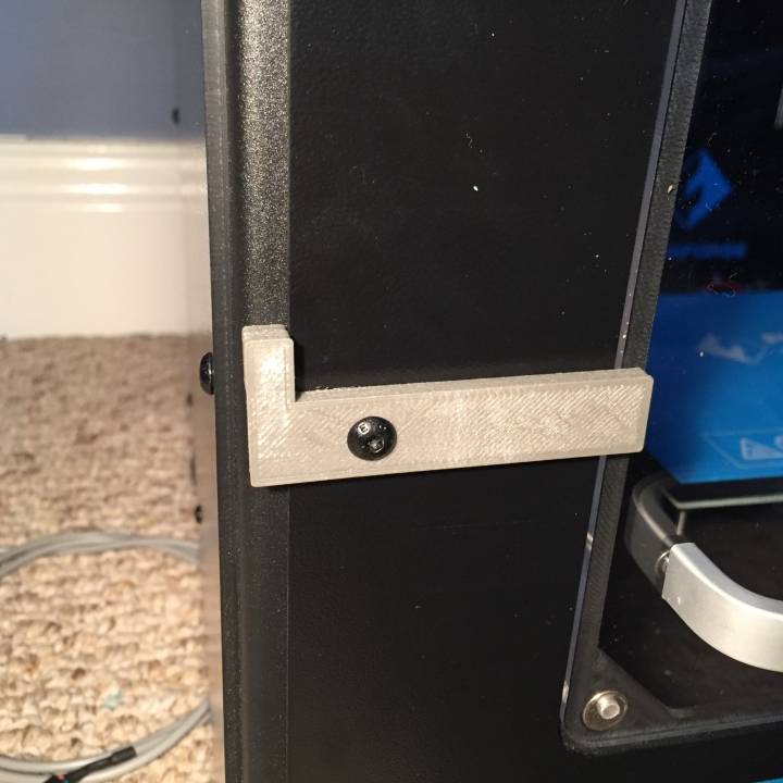 Clip to help hold the door closed on a Flashforge creator pro image