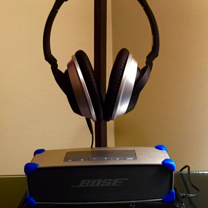Bose SoundLink Mini Dock With Headphone Stand image