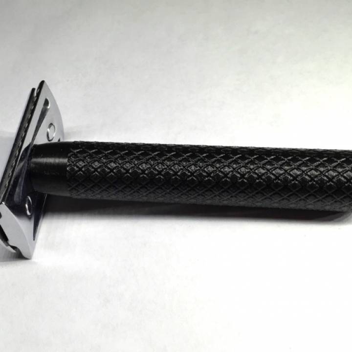 3D Printable Knurled Razor Handle by Jin Choi