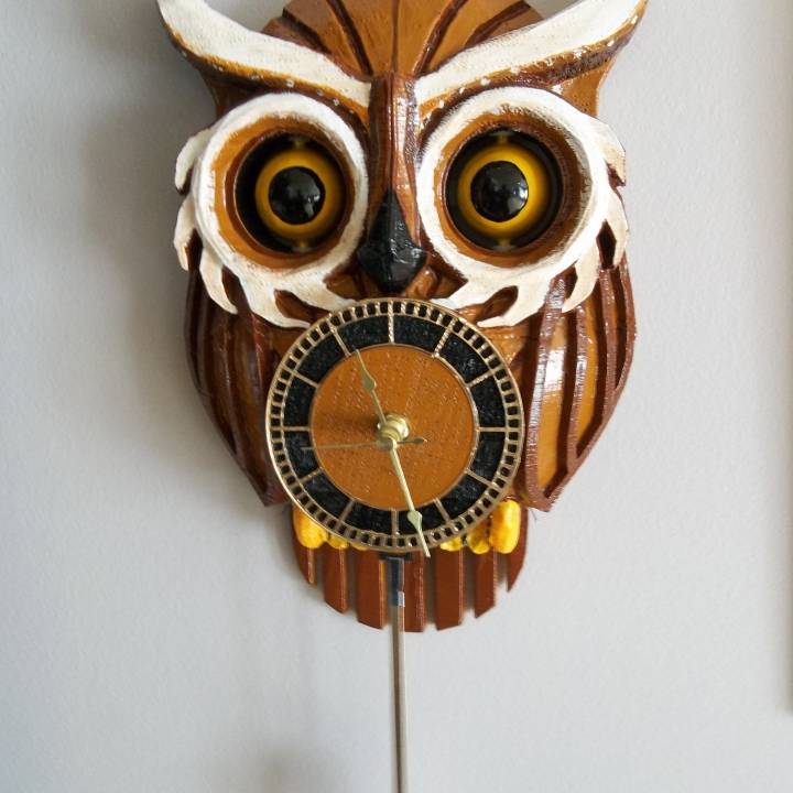 Tinas owl clock with moving eyes image