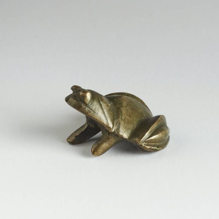 Gold weight in the form of a frog at The British Museum, London image