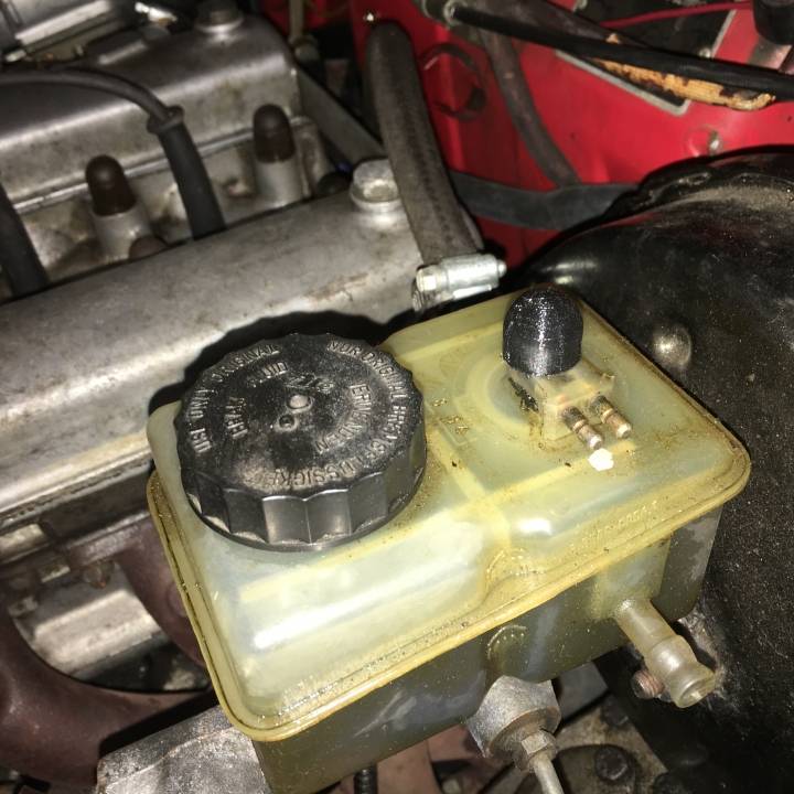 Alfa Romeo Brake Fluid Reservoir Level Switch Cap image