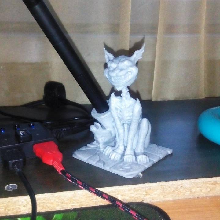 Cheshire cat. pen holder image