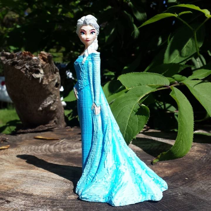 Elsa from 2013 Frozen image