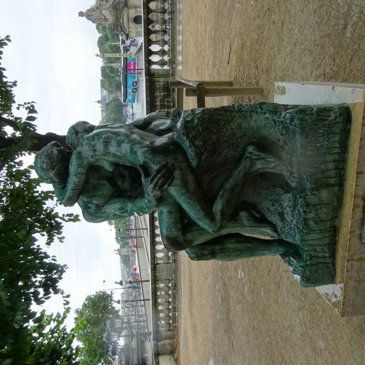 The Kiss at The Jardin des Tuileries, Paris image