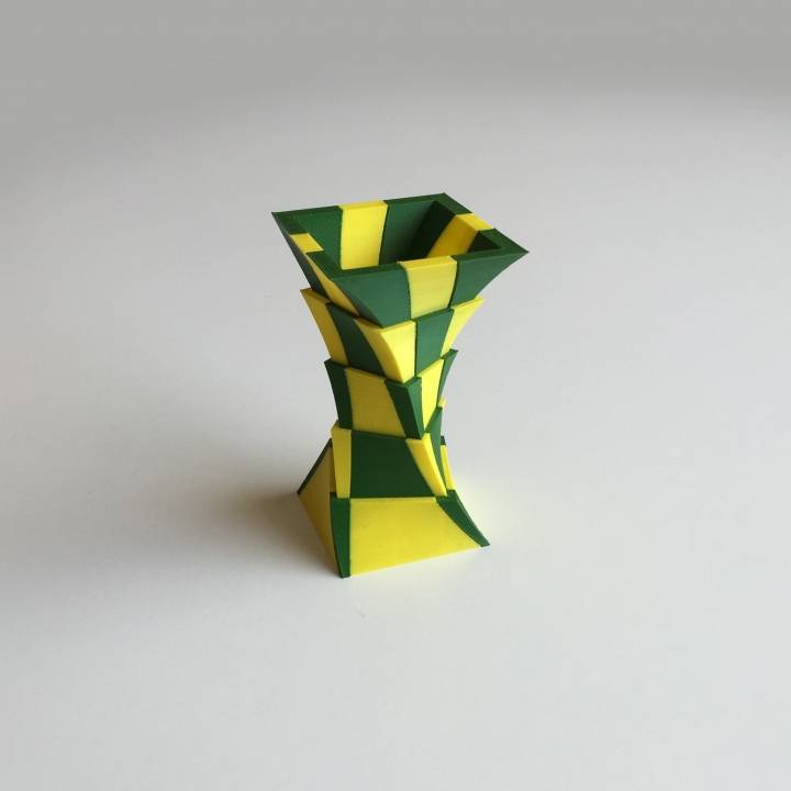2-Color Box Vase (Dual Extrusion) image