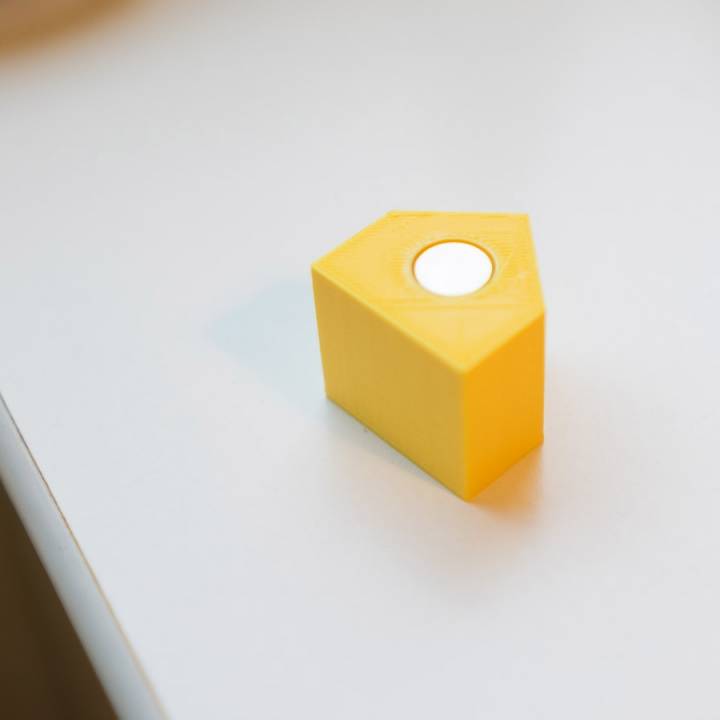 Little house - a fridge magnet image