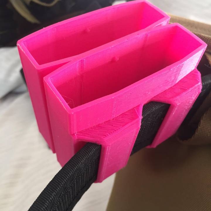 3D Printable Nerf belt double mag holder by Luca Cobeaga