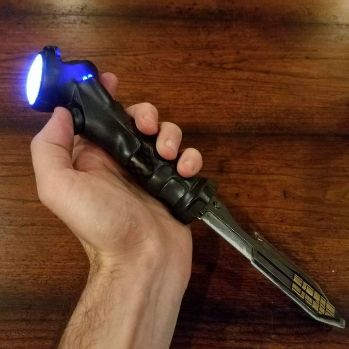 3D Printable Titanfall Data Knife Advanced Version for Electronics by Adam Shefki