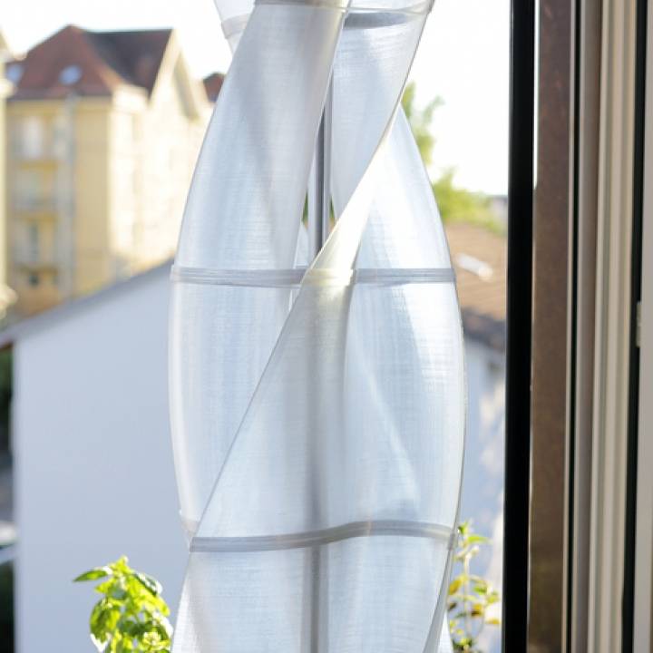 3D Printable Vertical Wind Turbine VAWT by Tobias Gabathuler