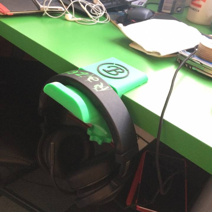 Headphone stand (Bolt on to desk) image