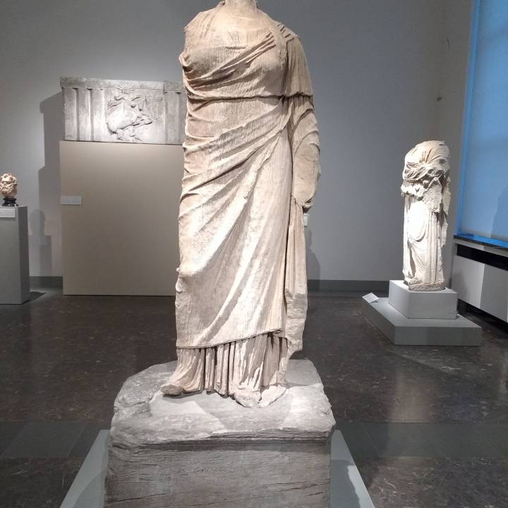 Statue of Priestess Nikeso image