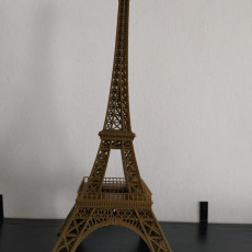 Picture of print of Eiffel Tower Model