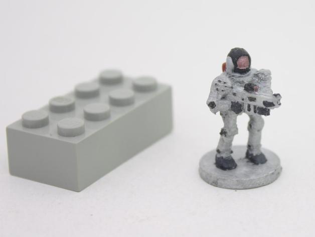 Robot with gun (18mm scale) image