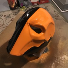 Picture of print of Deathstroke mask Arkham Origins with Back Piece