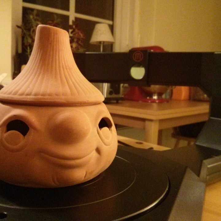 Garlic pot with lid image