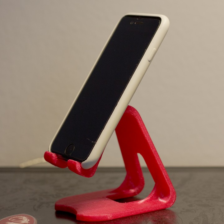 3D Printable The Pyramide Phone Stand by Doctor Sus