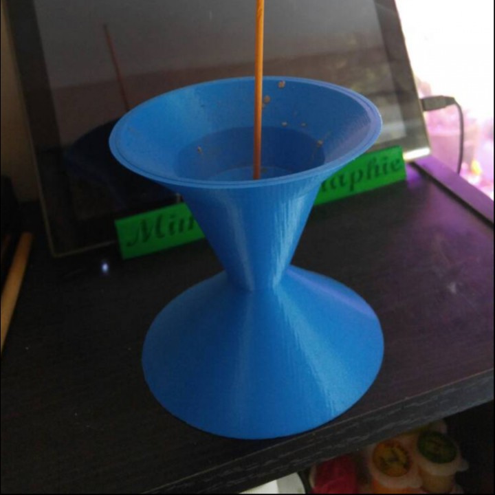 3D Printable Support encen by Martine Nadeau