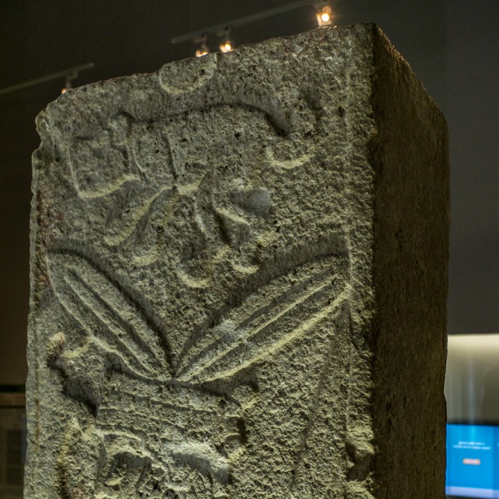 Stele with character from Chichen Itza image