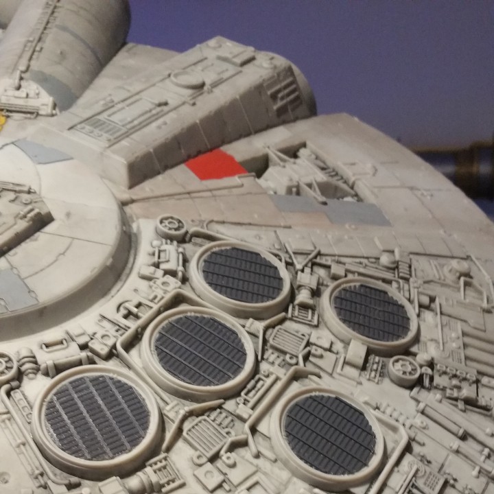 Star Wars Millennium Falcon - Hasbro Missing Details image