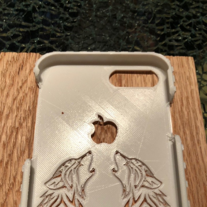 iPhone 8 Plus Case with Two Wolves howling at the Apple image