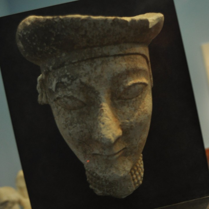Head of a goddess (Aphrodite ?) image