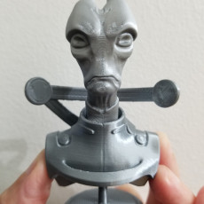 Picture of print of Salarian bust - Mass Effect
