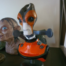 Picture of print of Salarian bust - Mass Effect