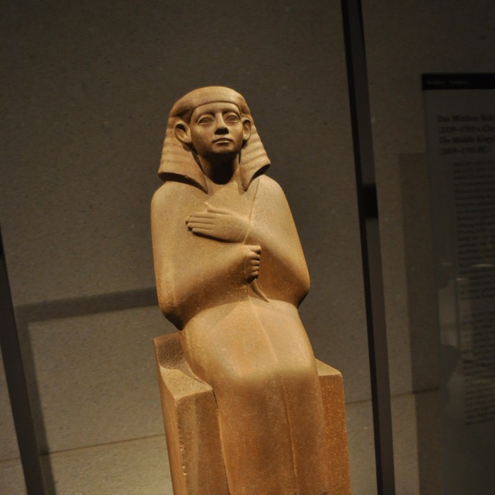 Seated figue of the steward Nemti-hotep image