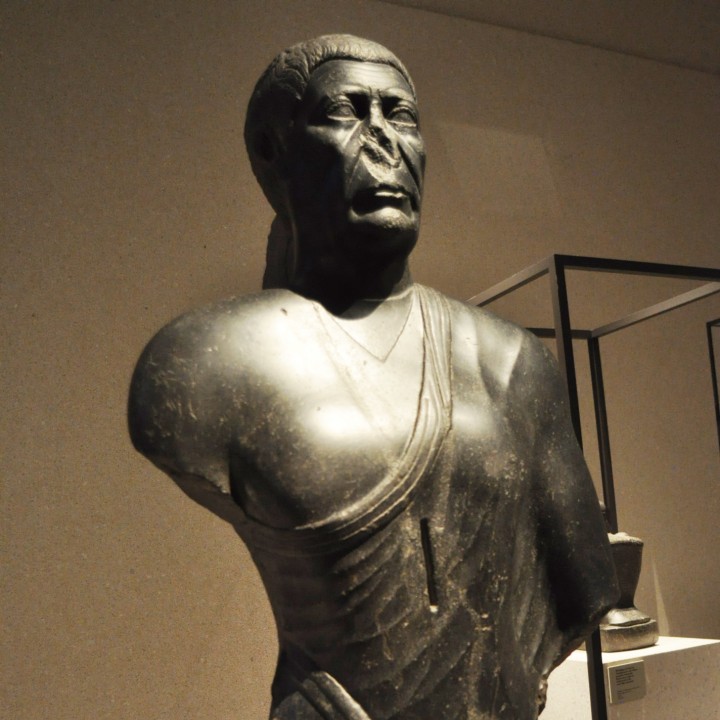 Statue of Hor-sa-Tutu image