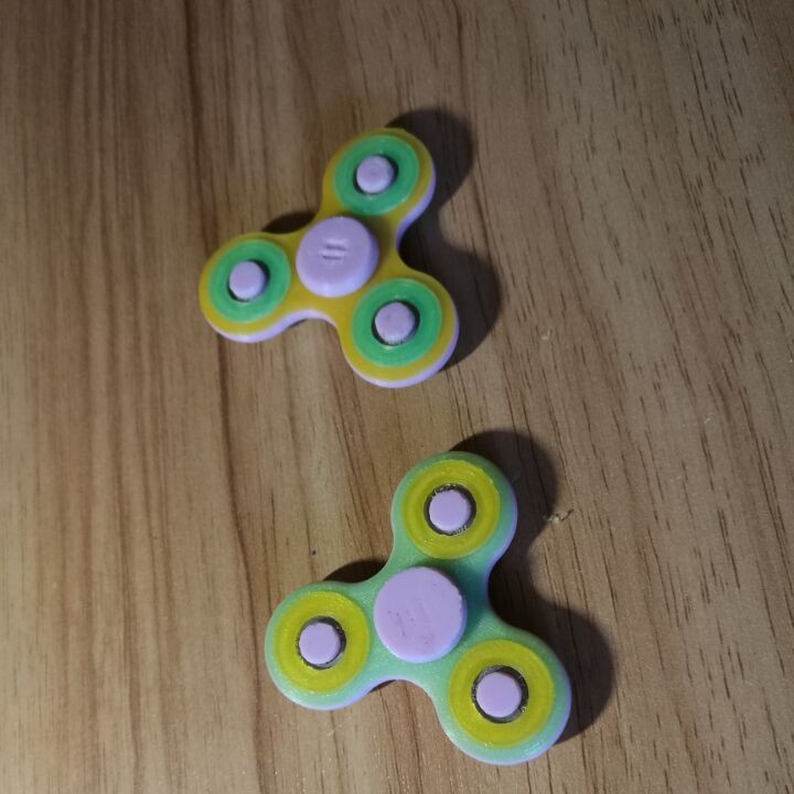 ”Clover“--Small Colorful Hand Spinner--BD Homemaker image