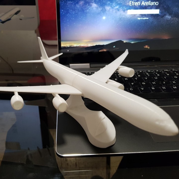 Highly detailed A340-600 with pencil holder image