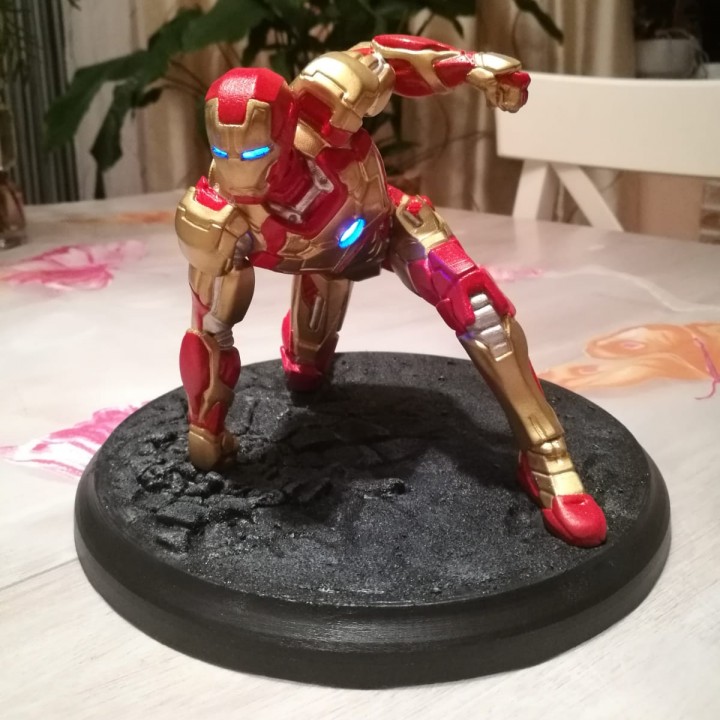 Iron Man MK42 - Super Hero Landing Pose --- with lights image