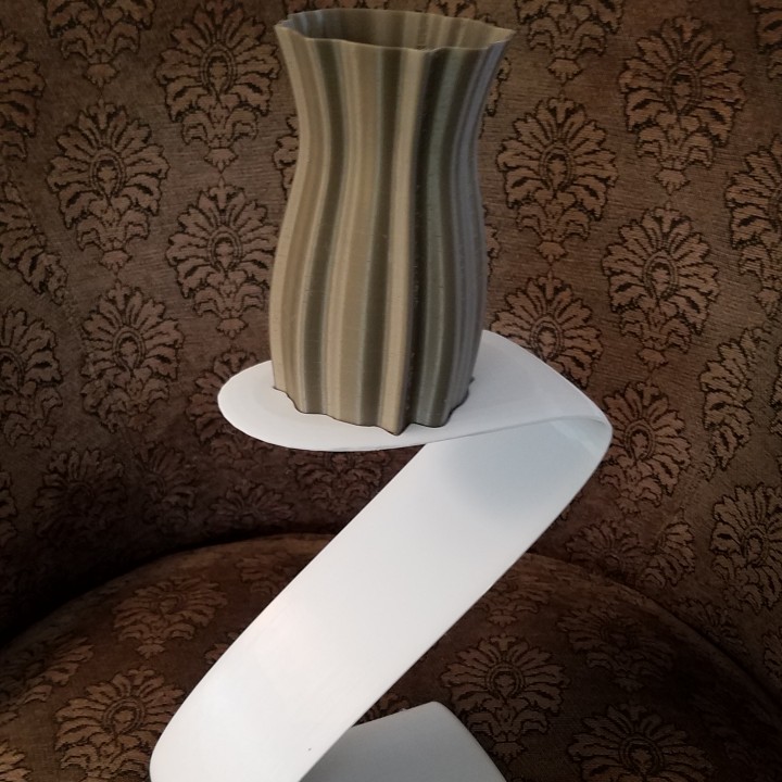 Random circle vase and stand image