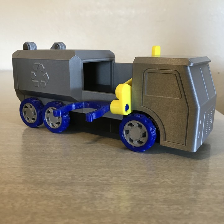 Recycling Truck image