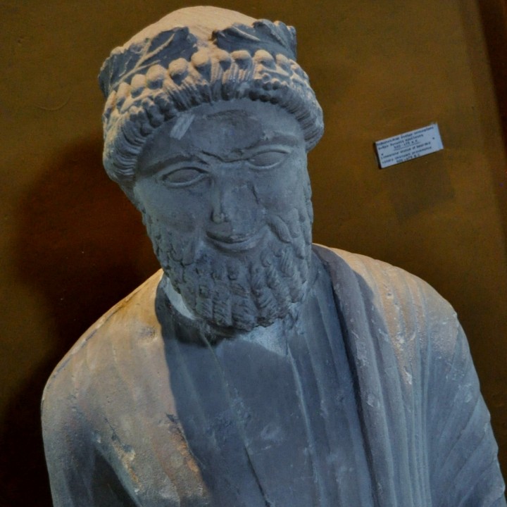 Statue of bearded votary image