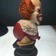 Picture of print of Pennywise bust