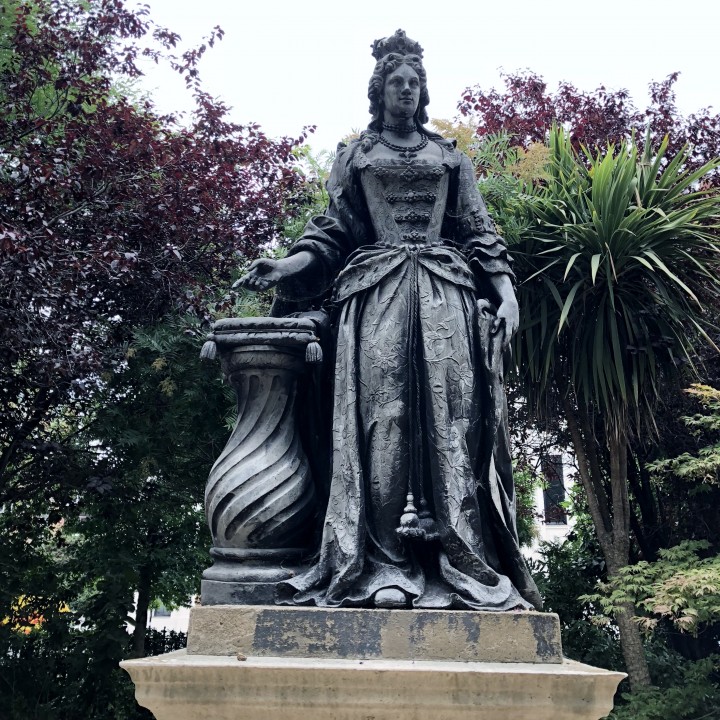 Statue of Queen Charlotte of Mecklenburg-Strelitz image