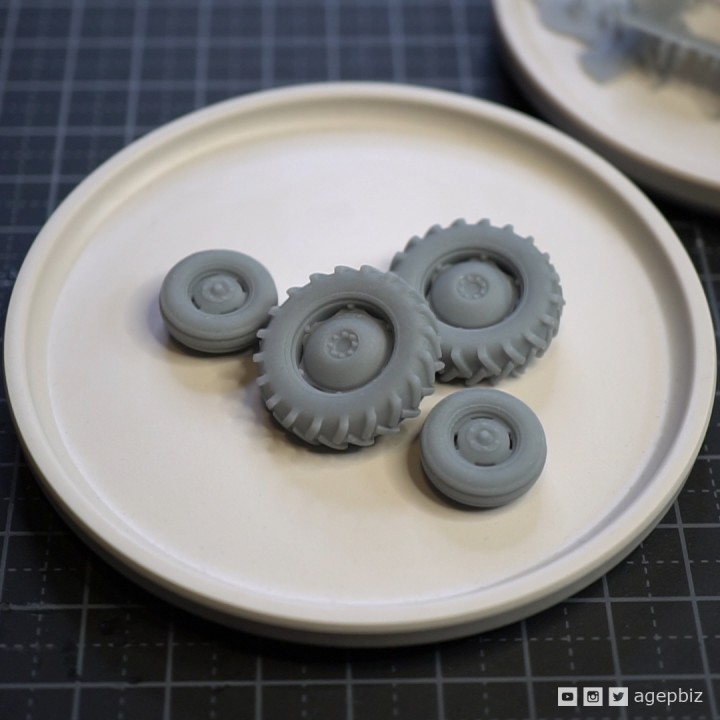 3D Printable Detailed Tractor Wheels Diecast Toy Restoration by Stian